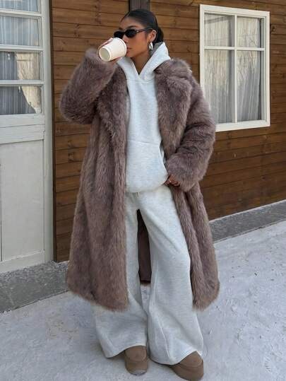 Langer taupefarbener Kunstfellmantel bei SHEIN