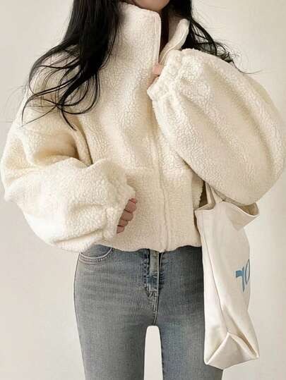 Cremefarbene Teddy-Jacke bei SHEIN